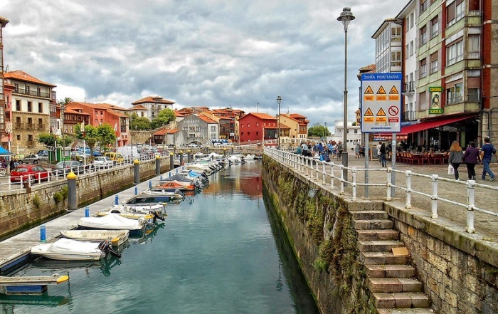 Llanes en tren