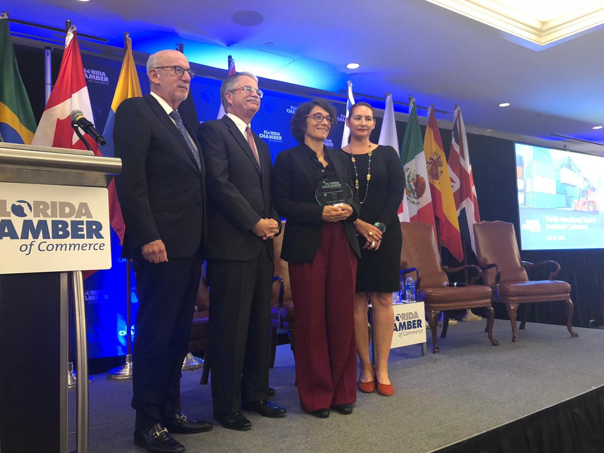 Imagen durante la entrega del premio recibido de la US Spain Chamber of Commerce.